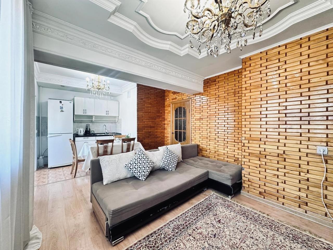 3 Ком Квартира На Абая Сейфуллина Almaty Exterior photo