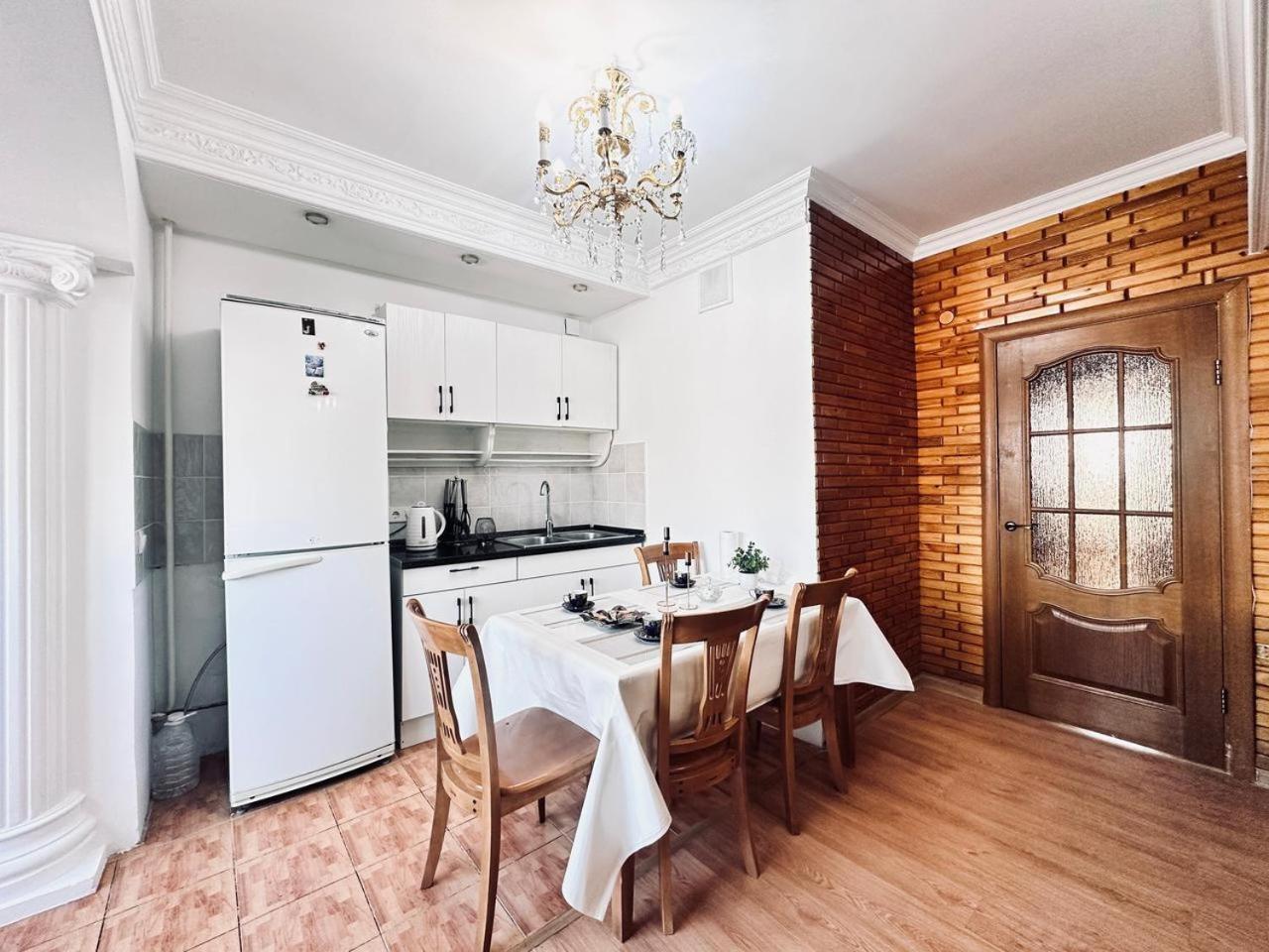 3 Ком Квартира На Абая Сейфуллина Almaty Exterior photo